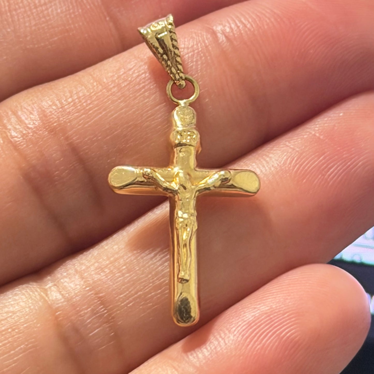 Crucifix Pendant / 1.02g / 3.2cm / 18K Gold