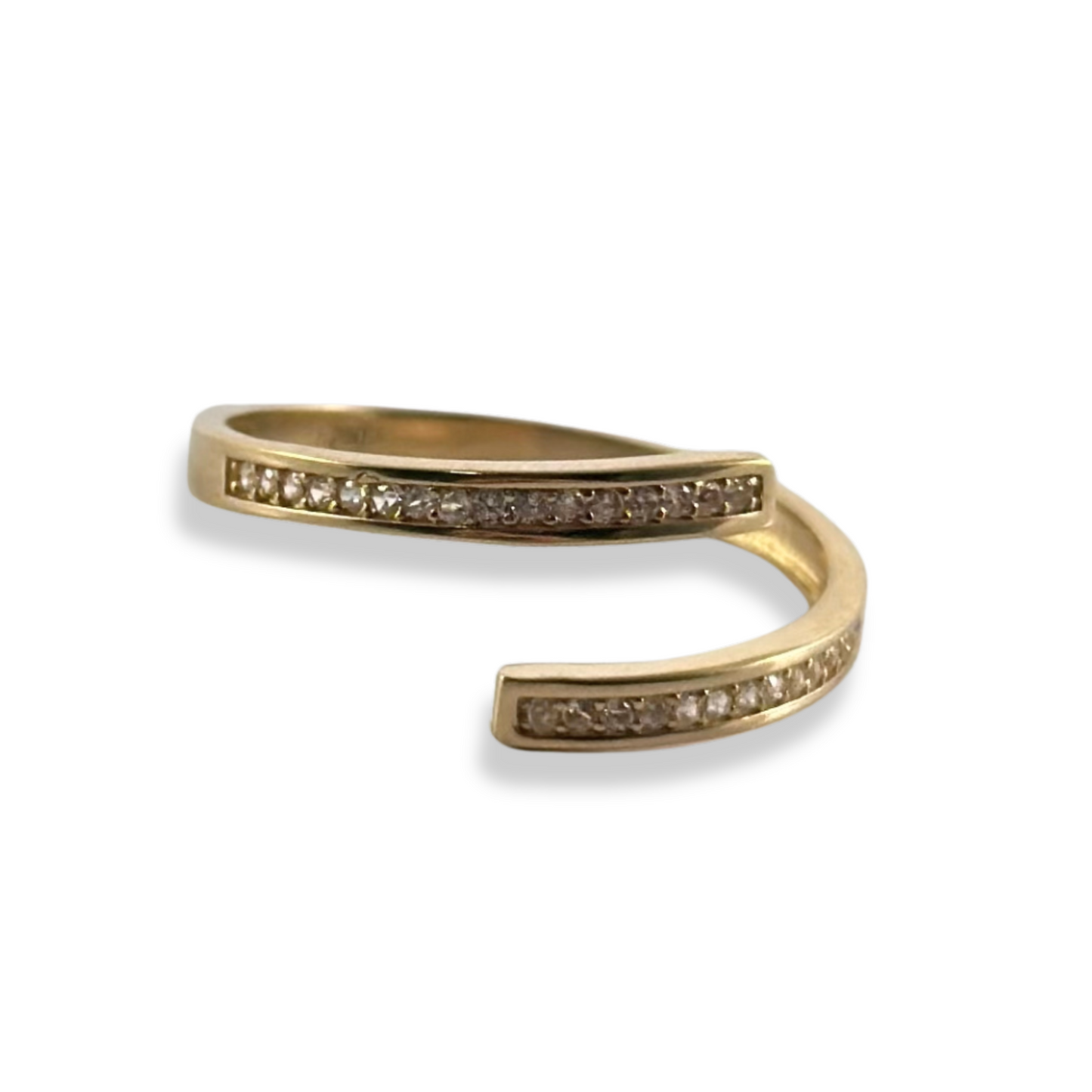 CROSSED RING