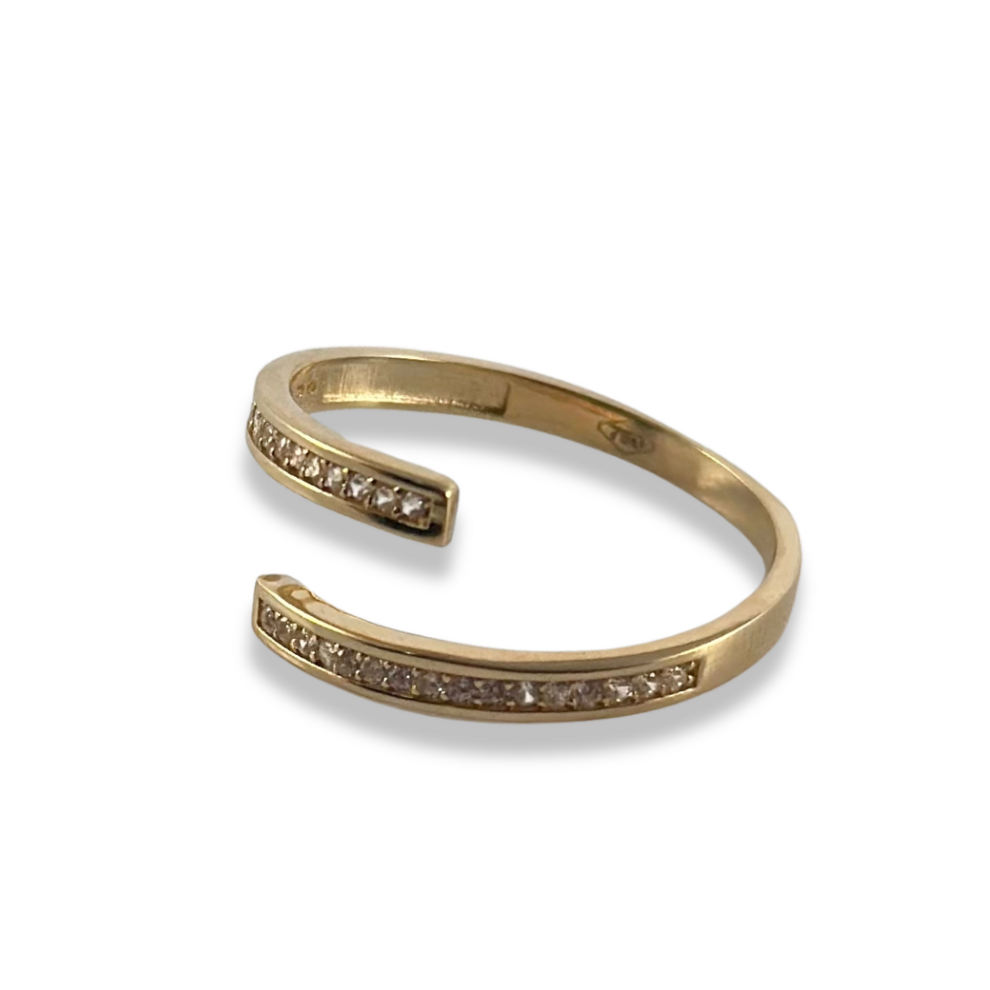 CROSSED RING