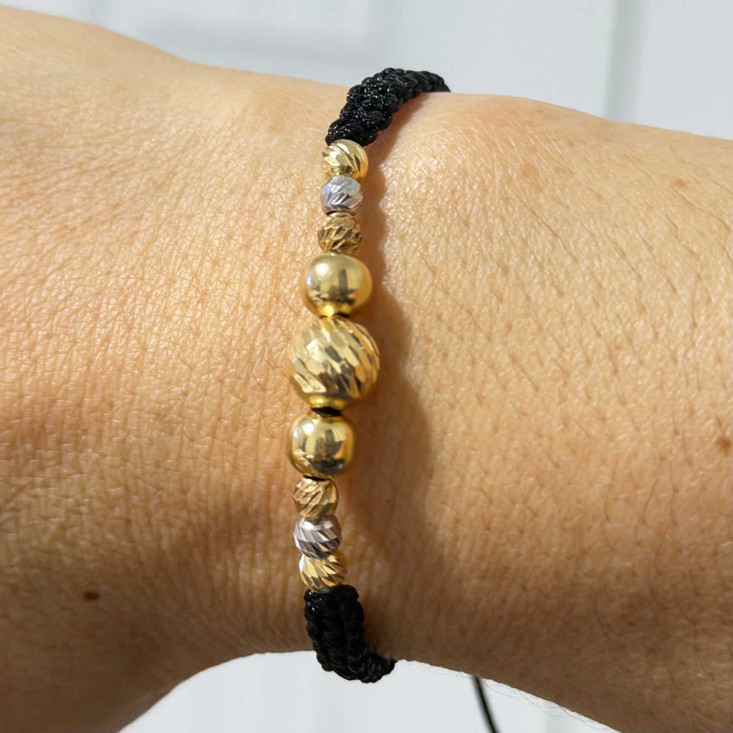 PULSERA CON CUENTAS DE ORO