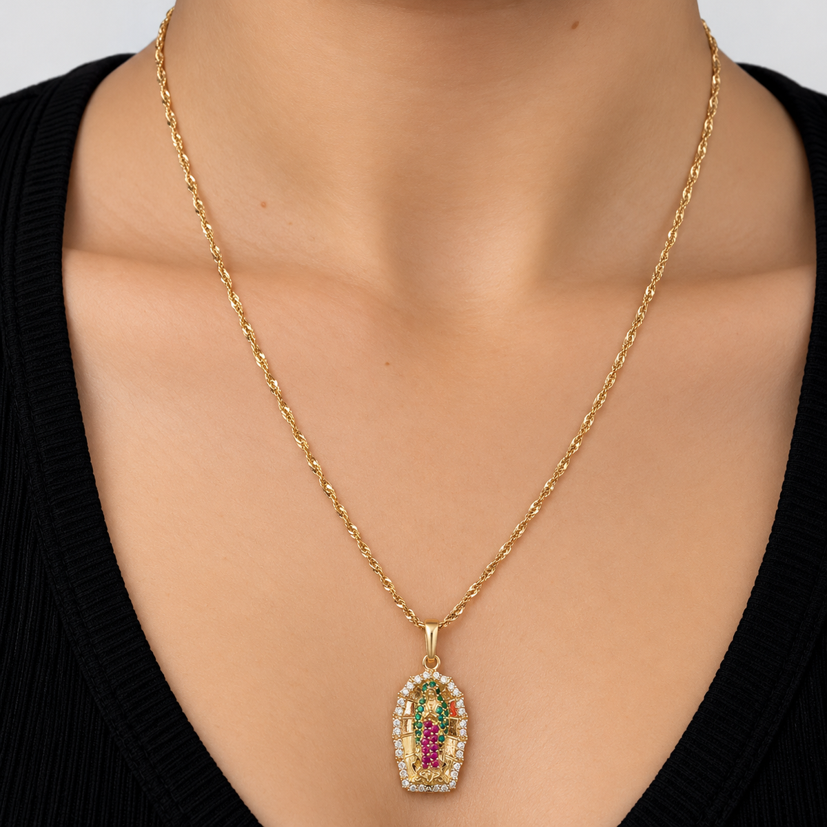 Cadena Singapur con Colgante de la Virgen de Guadalupe / 5.06 gr / 50 cm / 1.8 mm / Oro italiano de 18K
