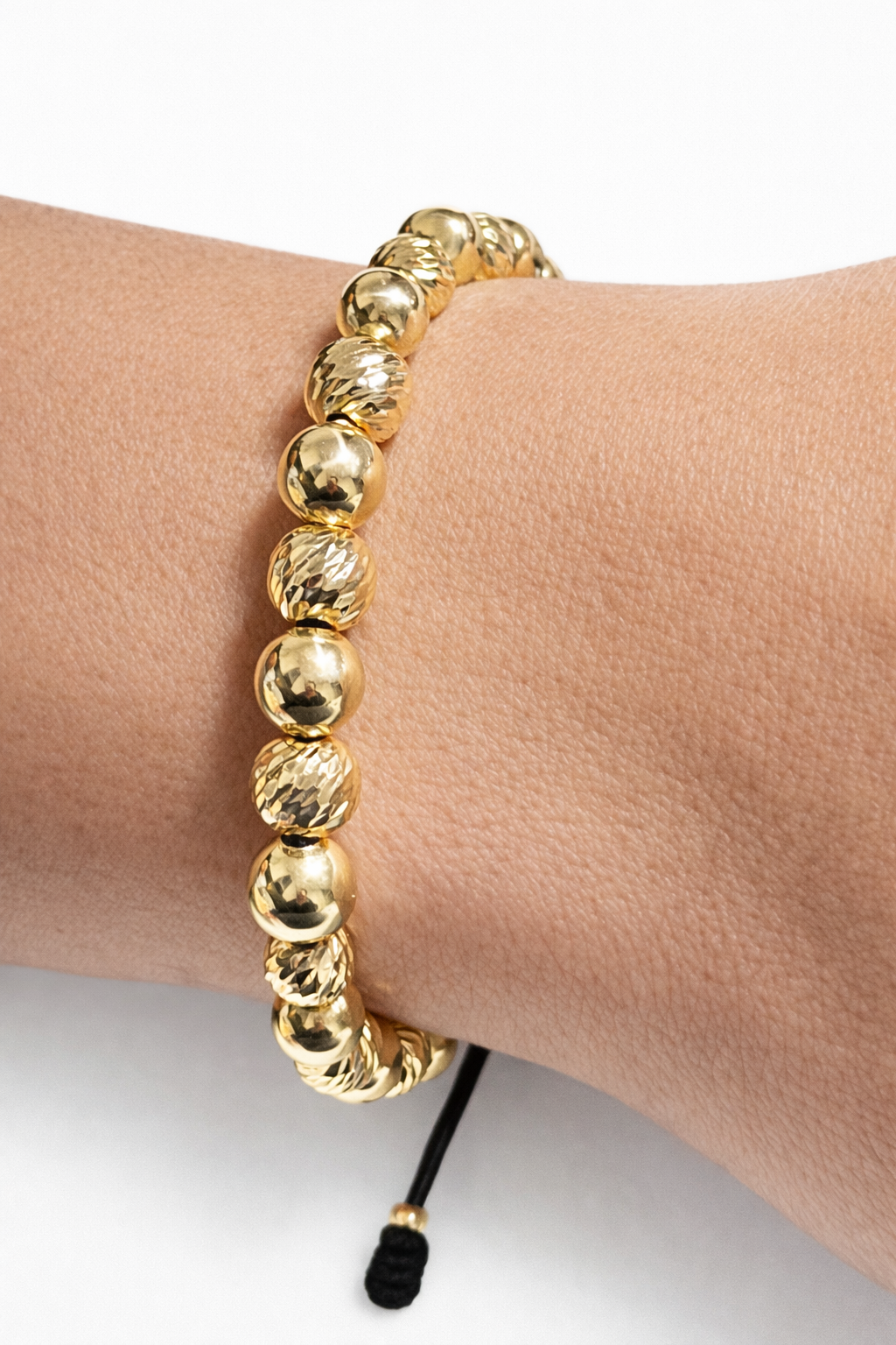 GOLD BRACELET WITH SMOOTH AND DIAMOND-CUT BEADS