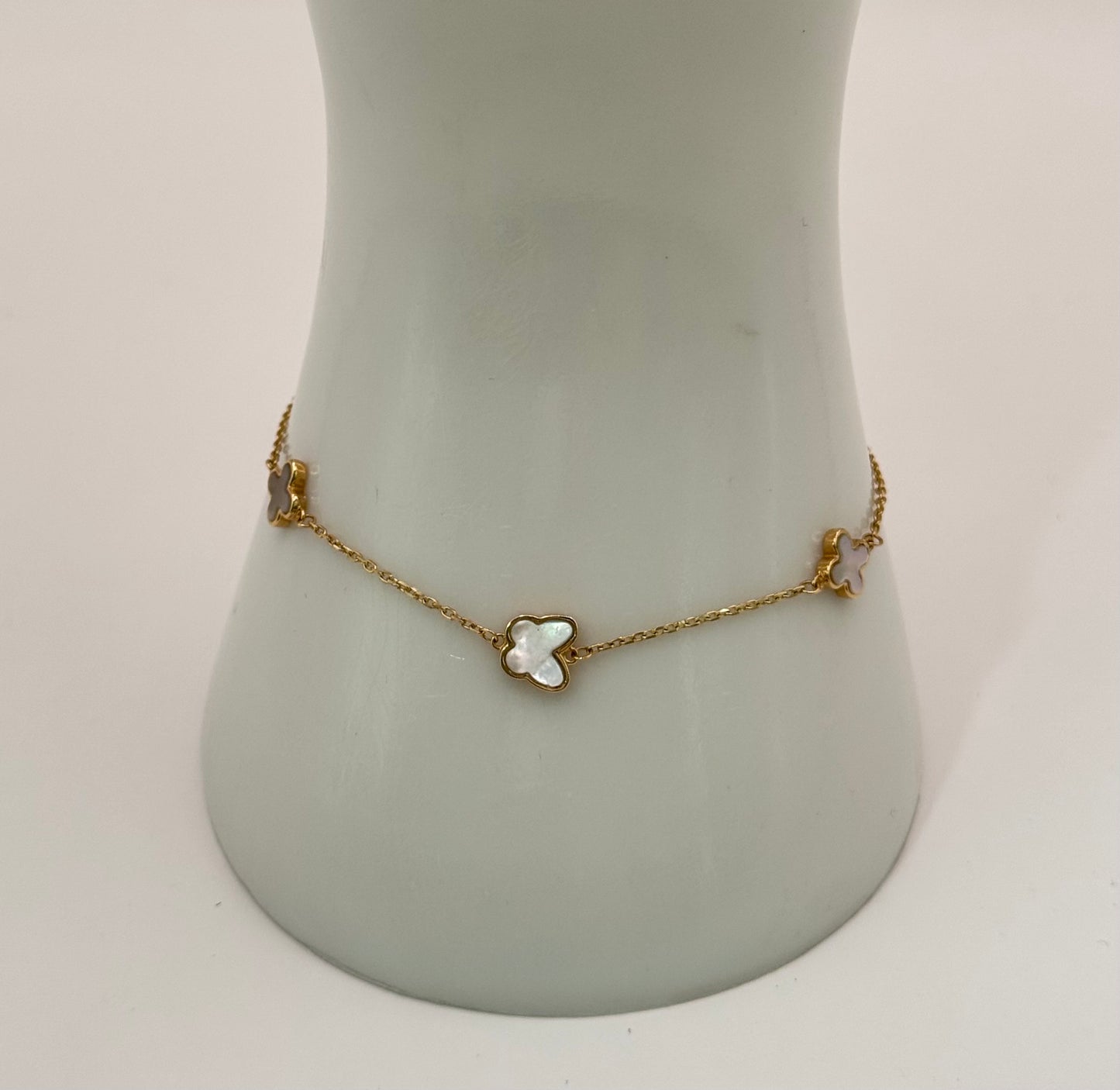 PULSERA DE TRÉBOL Y MARIPOSA
