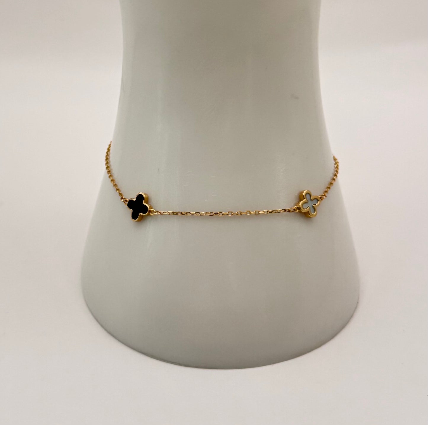 WHITE AND BLACK CLOVER BRACELET