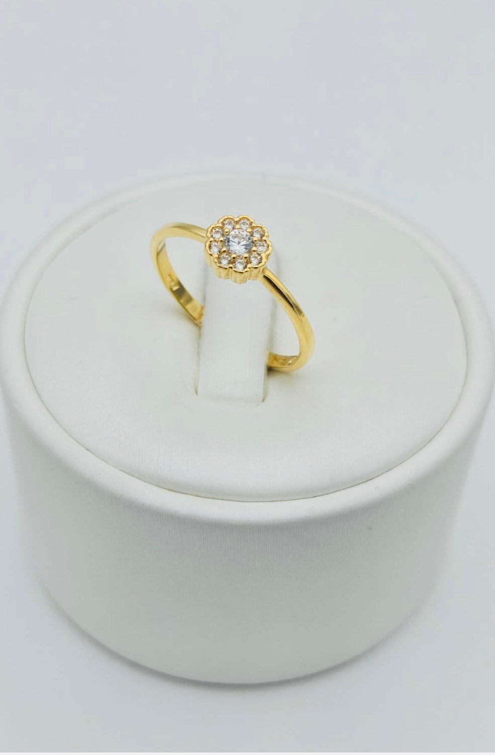 FLOWER RING WITH ZIRCONS