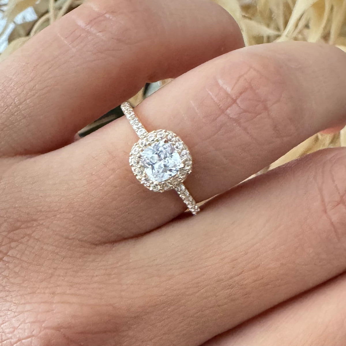 Square Stone Solitaire Ring / 2.52g / Size 7/ 18K Italian Gold
