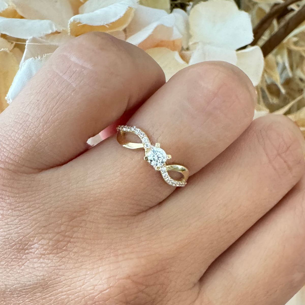 Stone Solitaire Ring / 1.58g / Size 6 1/4 / 18K Italian Gold