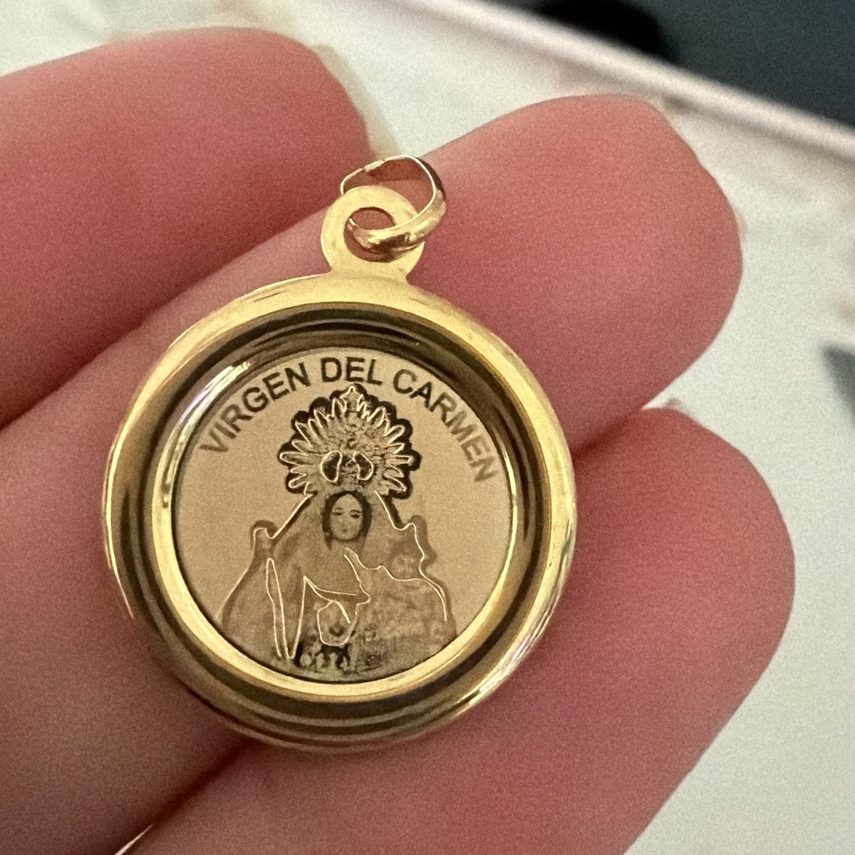Our Lady of Mount Carmel Pendant
/ 1.25gr / 2.5cm / 18K Italian Gold