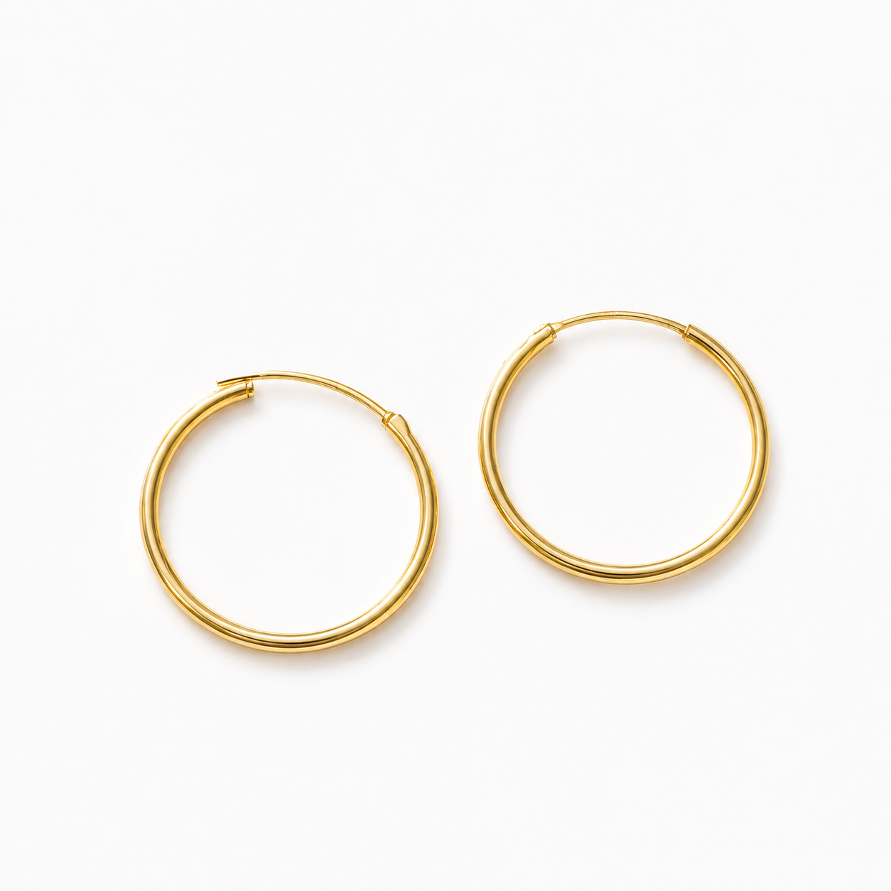 Thin Hoop Earrings / 1.37gr / 2.4cm / 18k Italian Gold