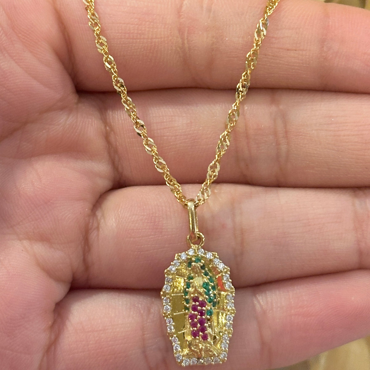 Cadena Singapur con Colgante de la Virgen de Guadalupe / 5.06 gr / 50 cm / 1.8 mm / Oro italiano de 18K