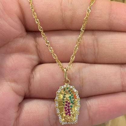 Cadena Singapur con Colgante de la Virgen de Guadalupe / 5.06 gr / 50 cm / 1.8 mm / Oro italiano de 18K