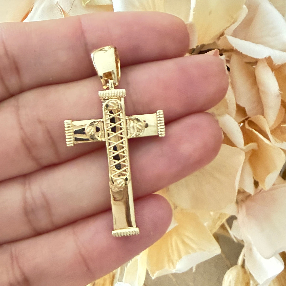 Colgante Reticulado Cruz / 3.83 gr / 4.2 cm / Oro italiano de 18K