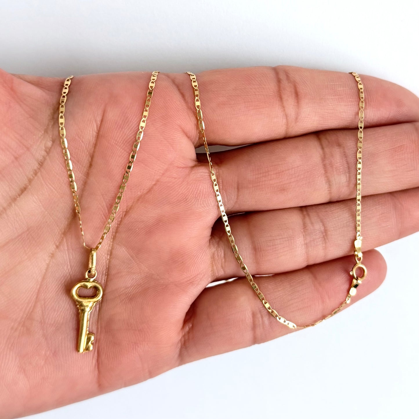CHAINS WITH KEY BAG PENDANT