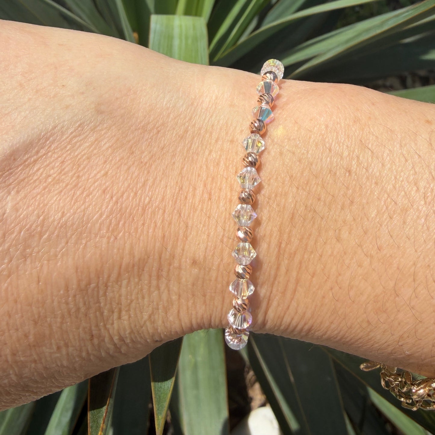 ELASTIC WHITE SWAROVSKI BRACELET WITH ROSE GOLD BEAD