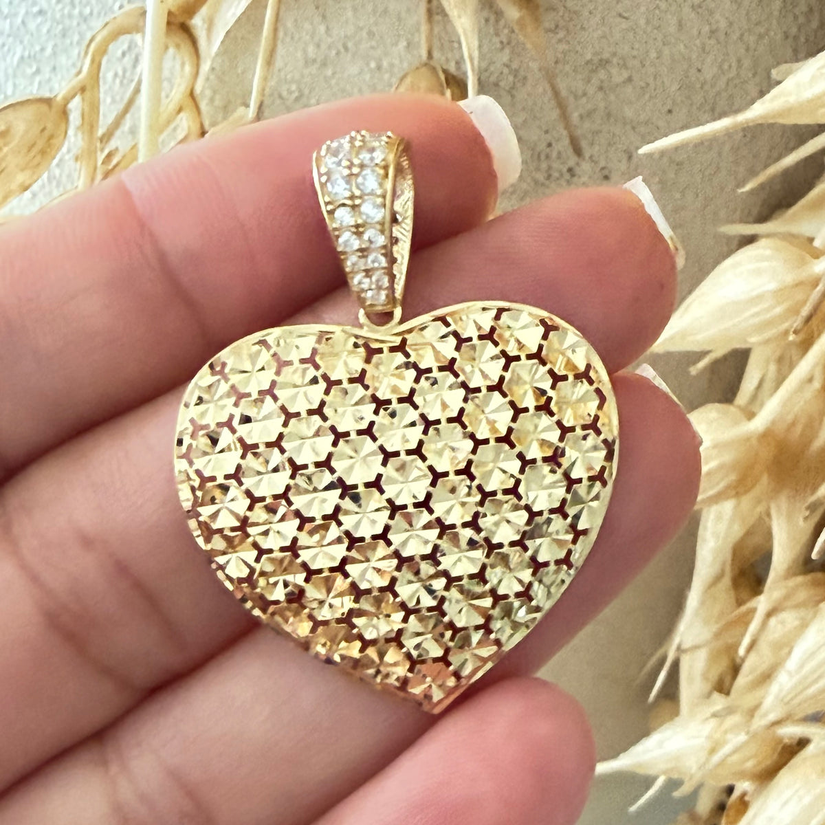 Diamond-Cut Textured Heart Pendant
/ 3.5 gr / 3.8 cm / 18K Italian Gold
