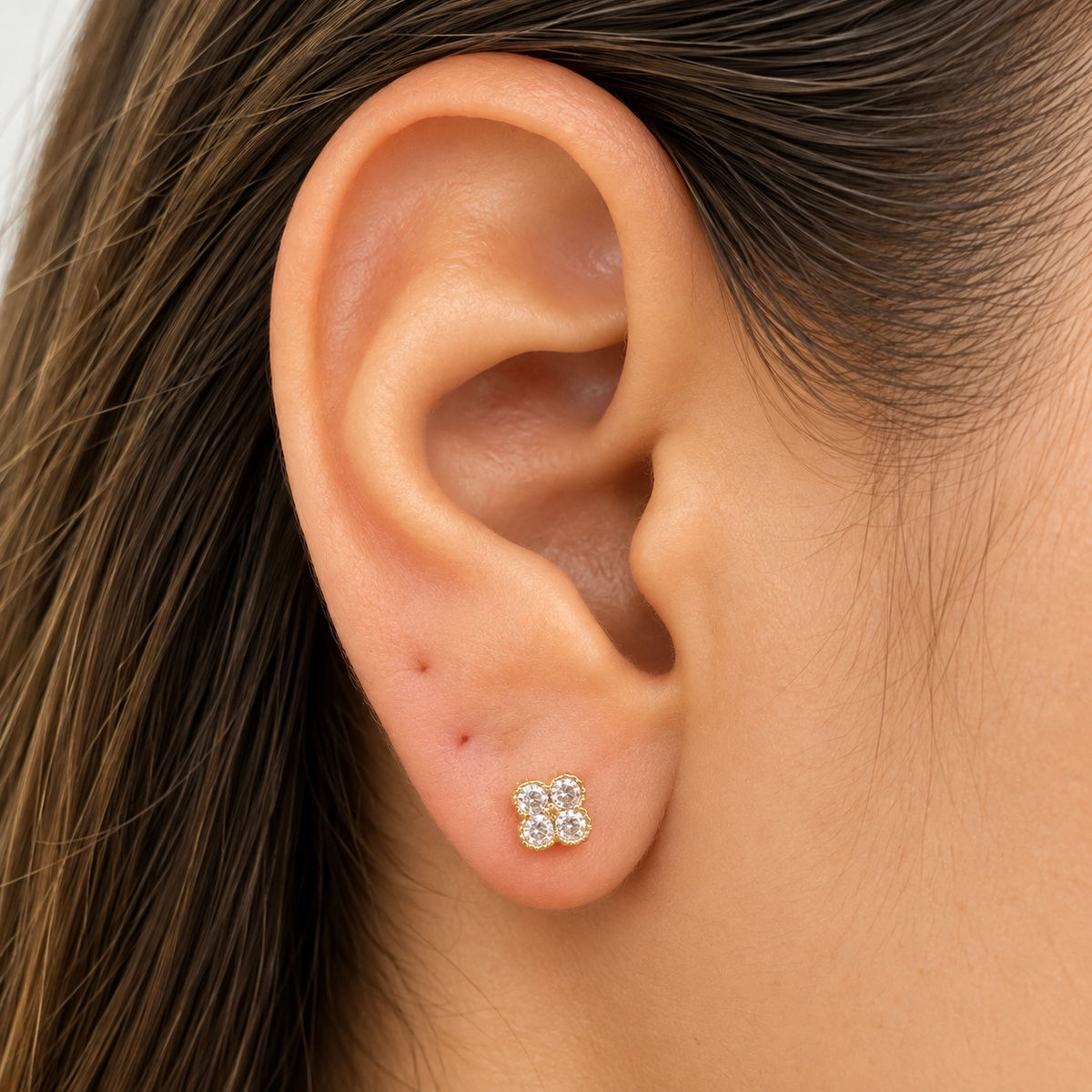 White Stone Clover Stud Earrings 1.18 gr / 5 mm / 18K