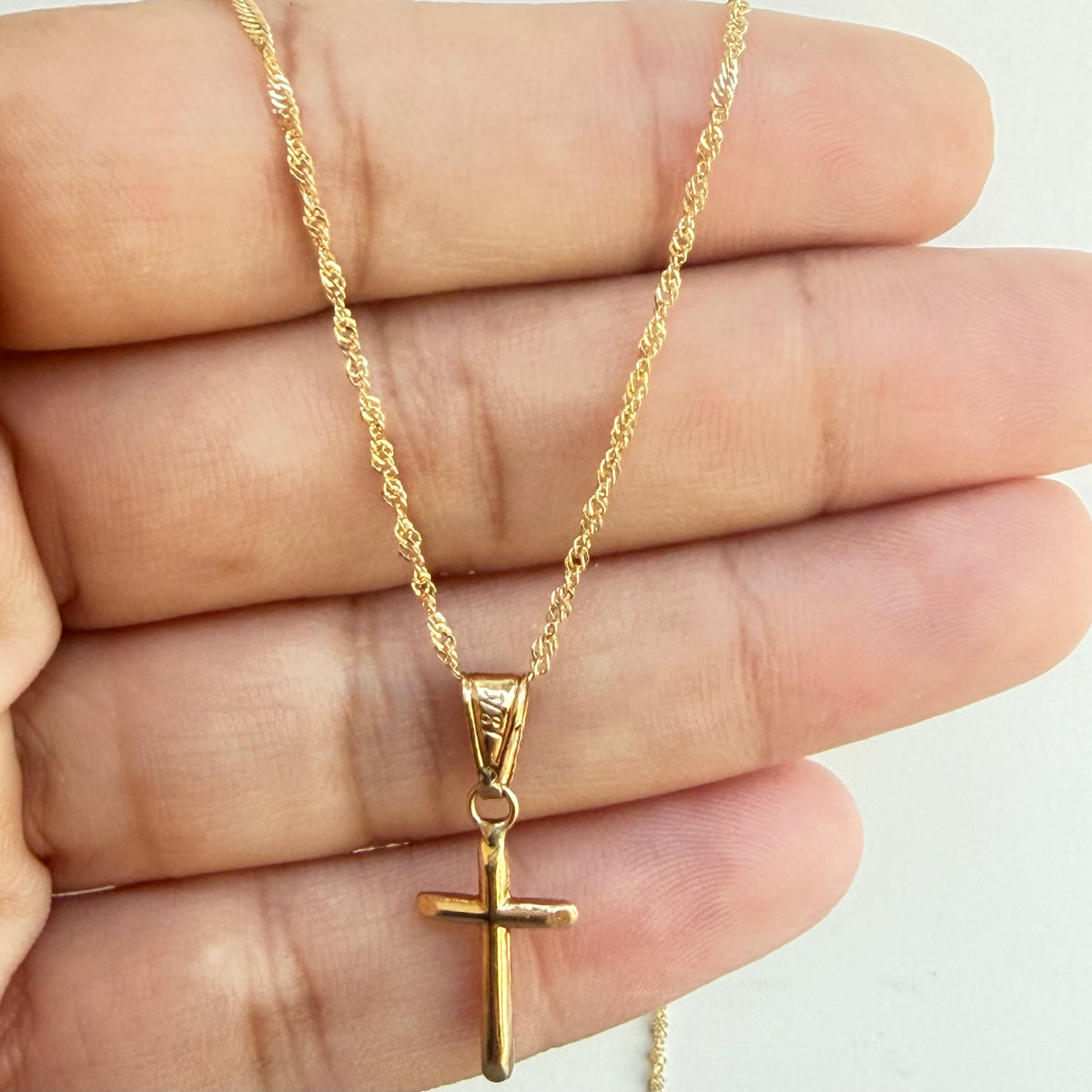 Singapur Chain with Cross Pendant / 1.97 gr / 45 cm / 1.8 mm / 18K Italian Gold