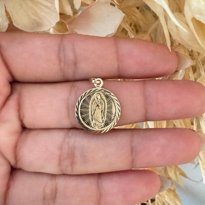 Our Lady of Guadalupe Medal Pendant / 0.95 gr / 2.3 cm / 18K Italian Gold