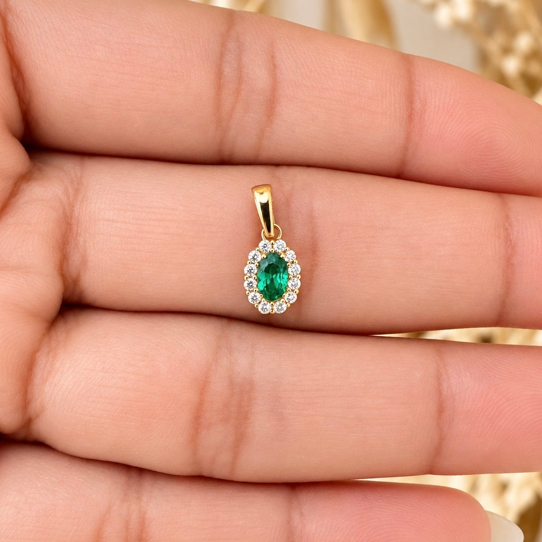 Oval Halo Green Pendant with White Zirconia  / 0.65 gr / 1.3 cm / 18K Italian Gold