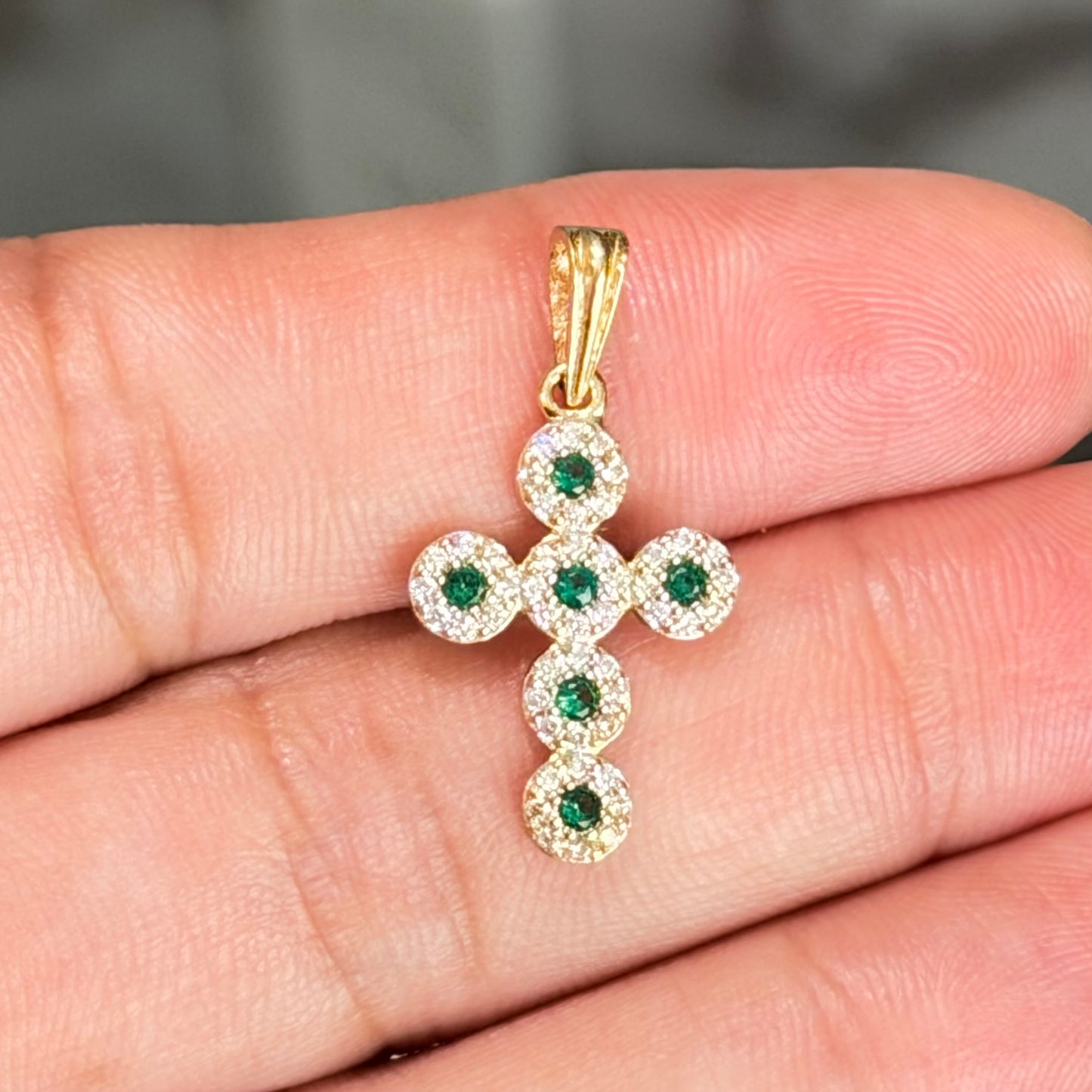 Cross Pendant with Green Zirconia
/ 1.48gr / 2.5cm / 18K Gold
