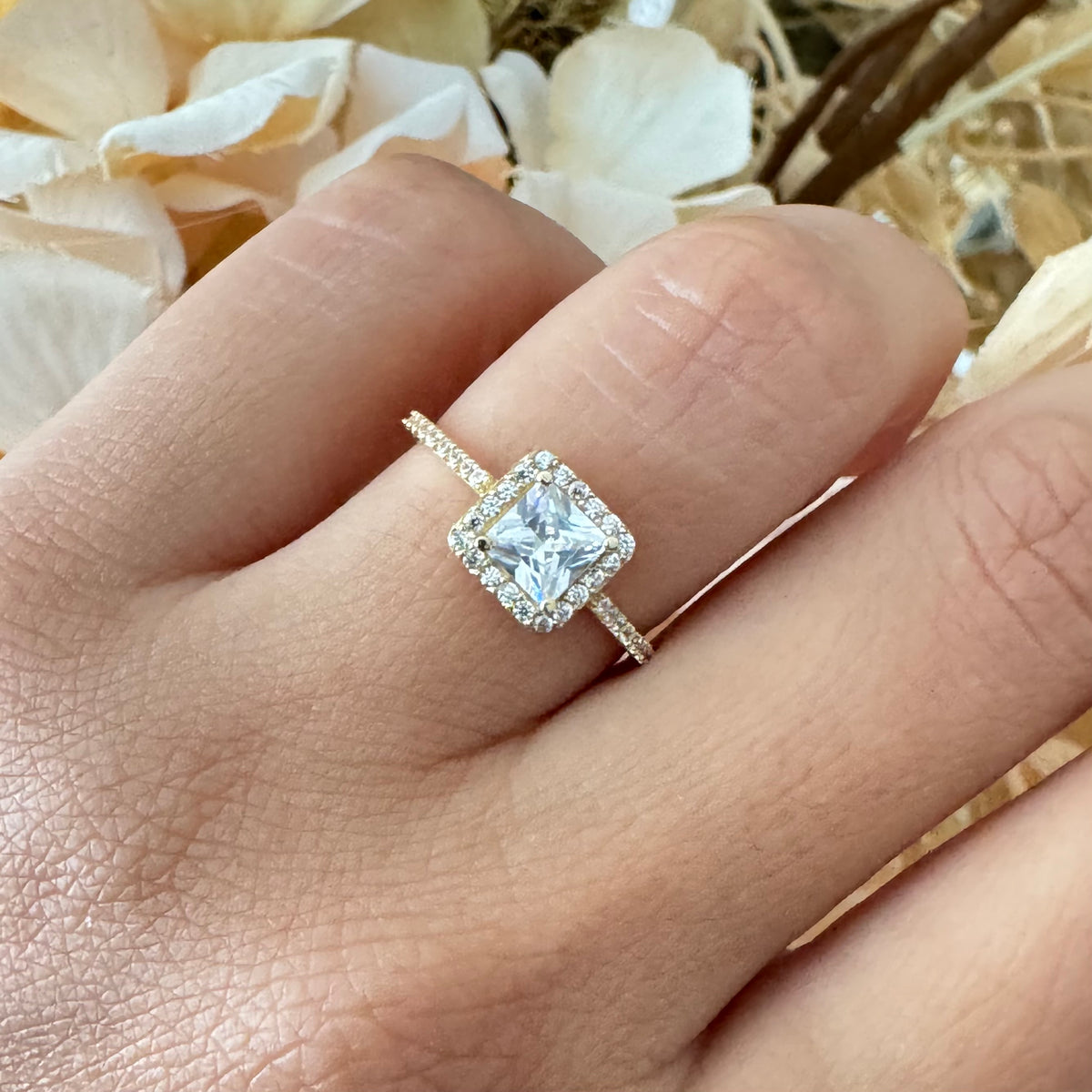 Square Stone Solitaire Ring / 2.13g / Size 7/ 18K Italian Gold