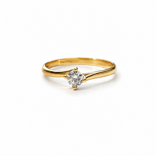 Solitaire Ring / 2.04 gr / Size 7 1/2 / 18K Italian Gold
