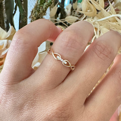 Double Infinity Solitaire Ring / 1.21 g / Size 7 / 18K Italian Gold