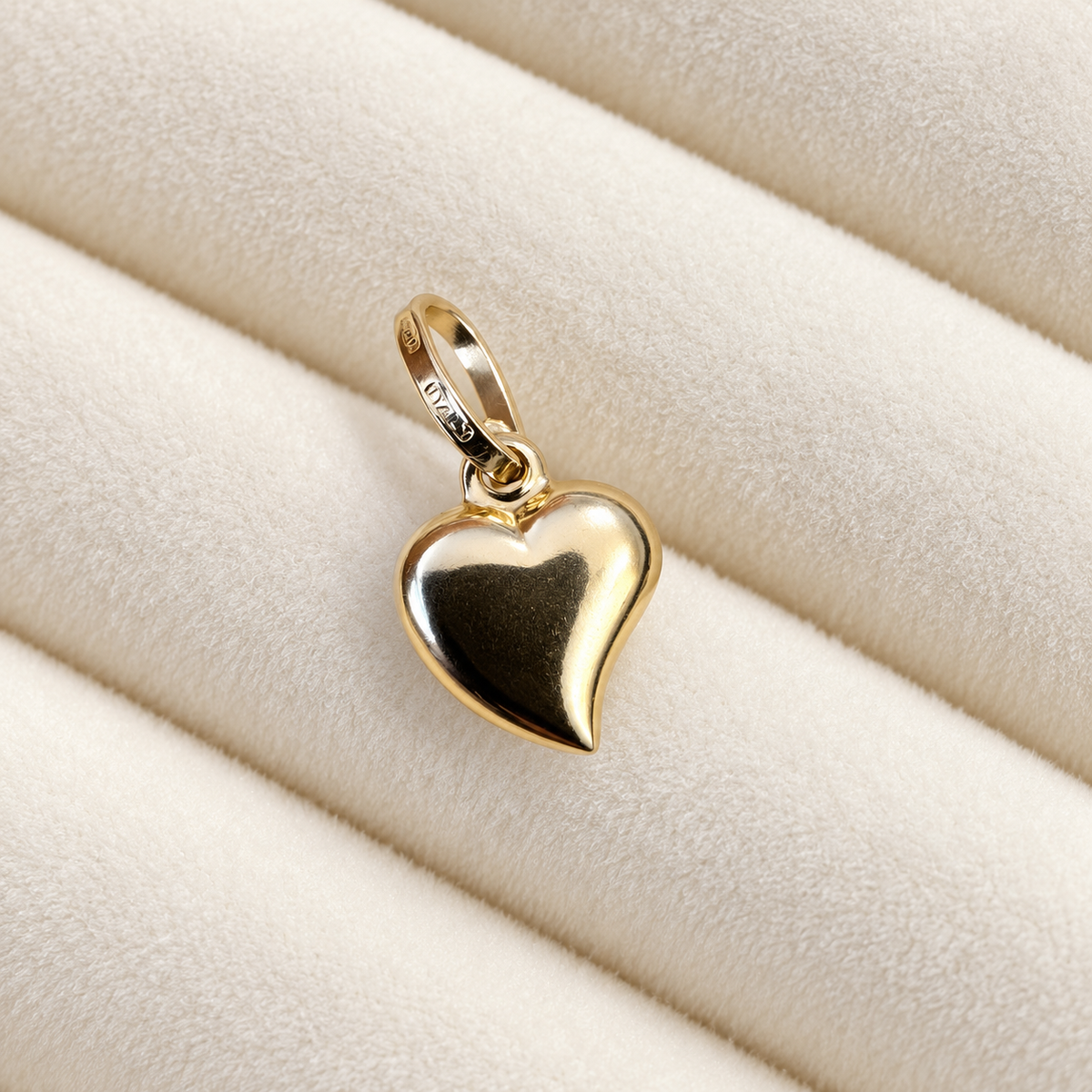 Heart Pendant / 0.6gr / 1.5cm / 18K Italian Gold