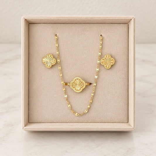 Diamond-Cut Clover Necklace, Ring and Earrings Set / Chain 0.91 gr / 50 cm / Earrings 1.02 gr / Ring 1.49 / gr T8 / 18K Italian Gold
