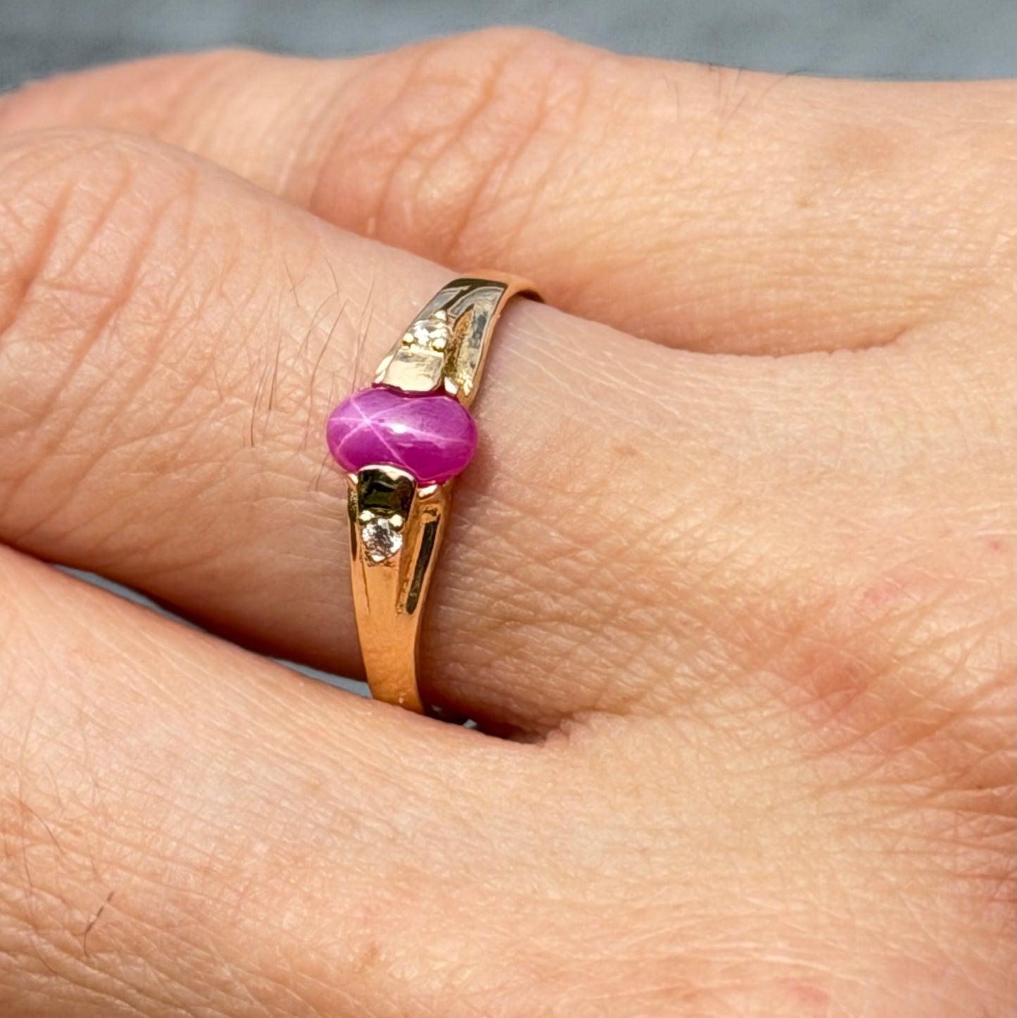 Pink Star Sapphire Ring / 1.43 gr / Size 7 1/2 / 18K Gold