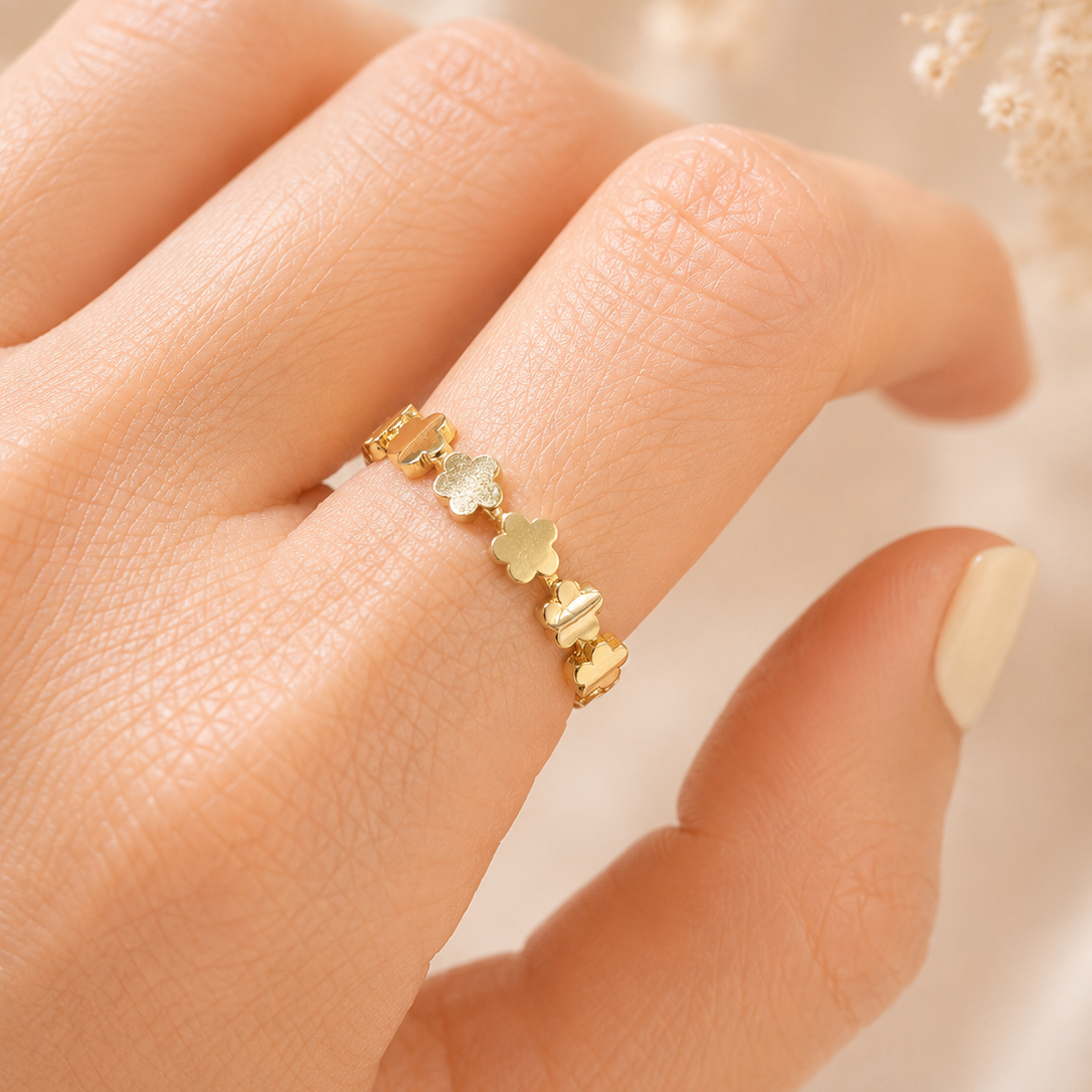 Flower Ring / 1.84 gr / Size 8 / 18K Gold