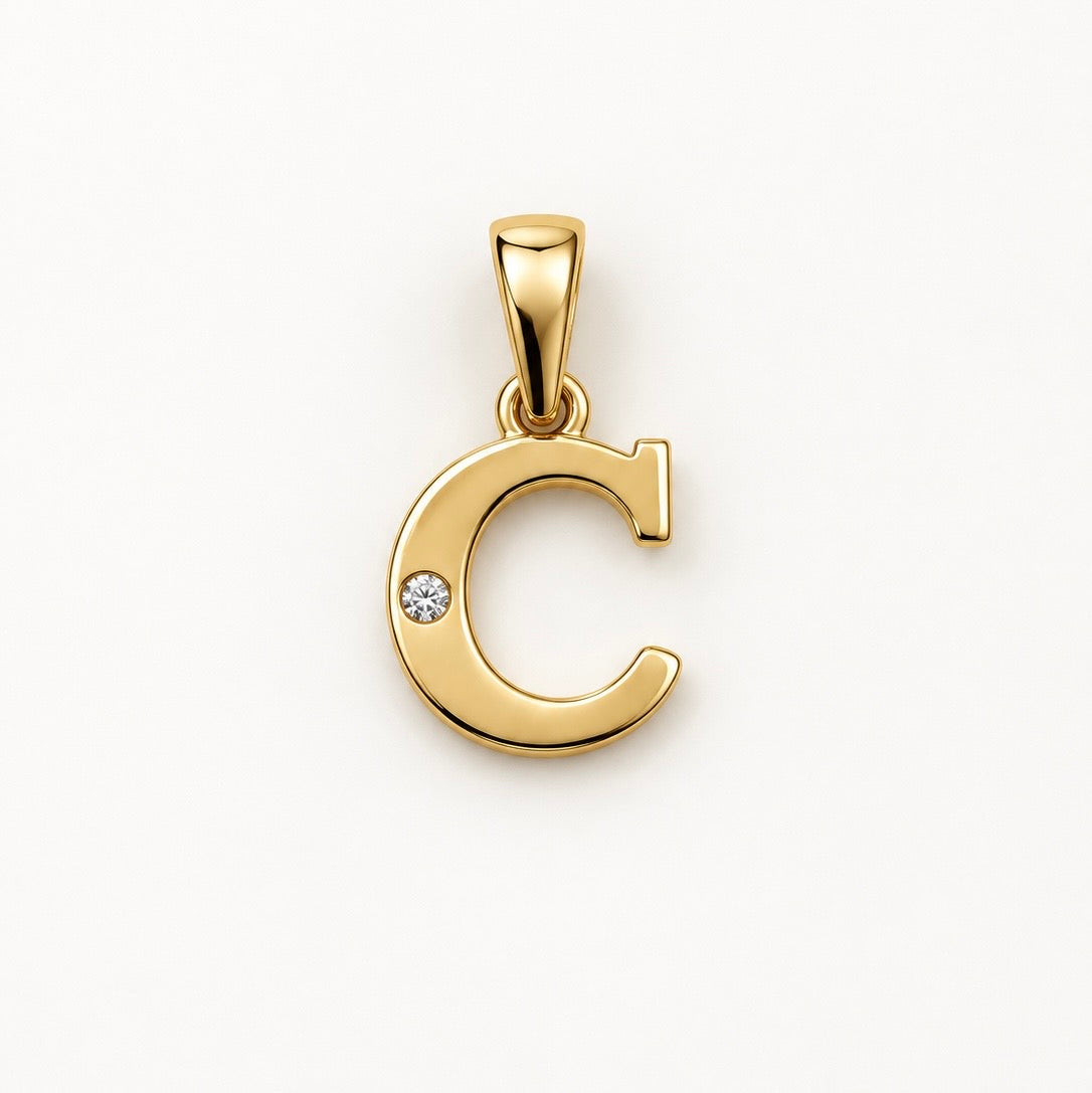 Letter C Pendant / 0.67 gr / 1.6 cm / 18K Italian Gold
