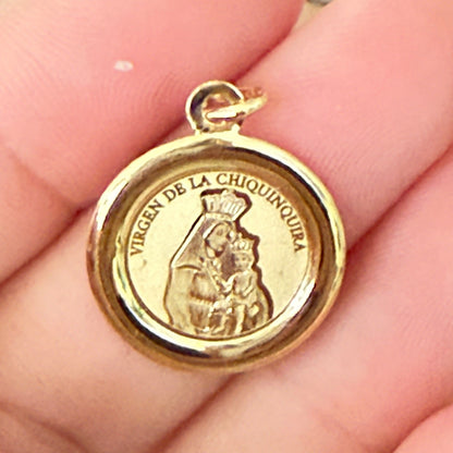 Our Lady of Chiquinquirá Pendant
/ 1.25gr / 2.5cm / 18K Italian Gold
