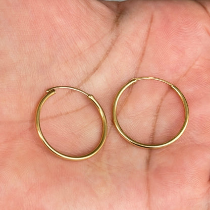 Thin Hoop Earrings / 1.37gr / 2.4cm / 18k Italian Gold