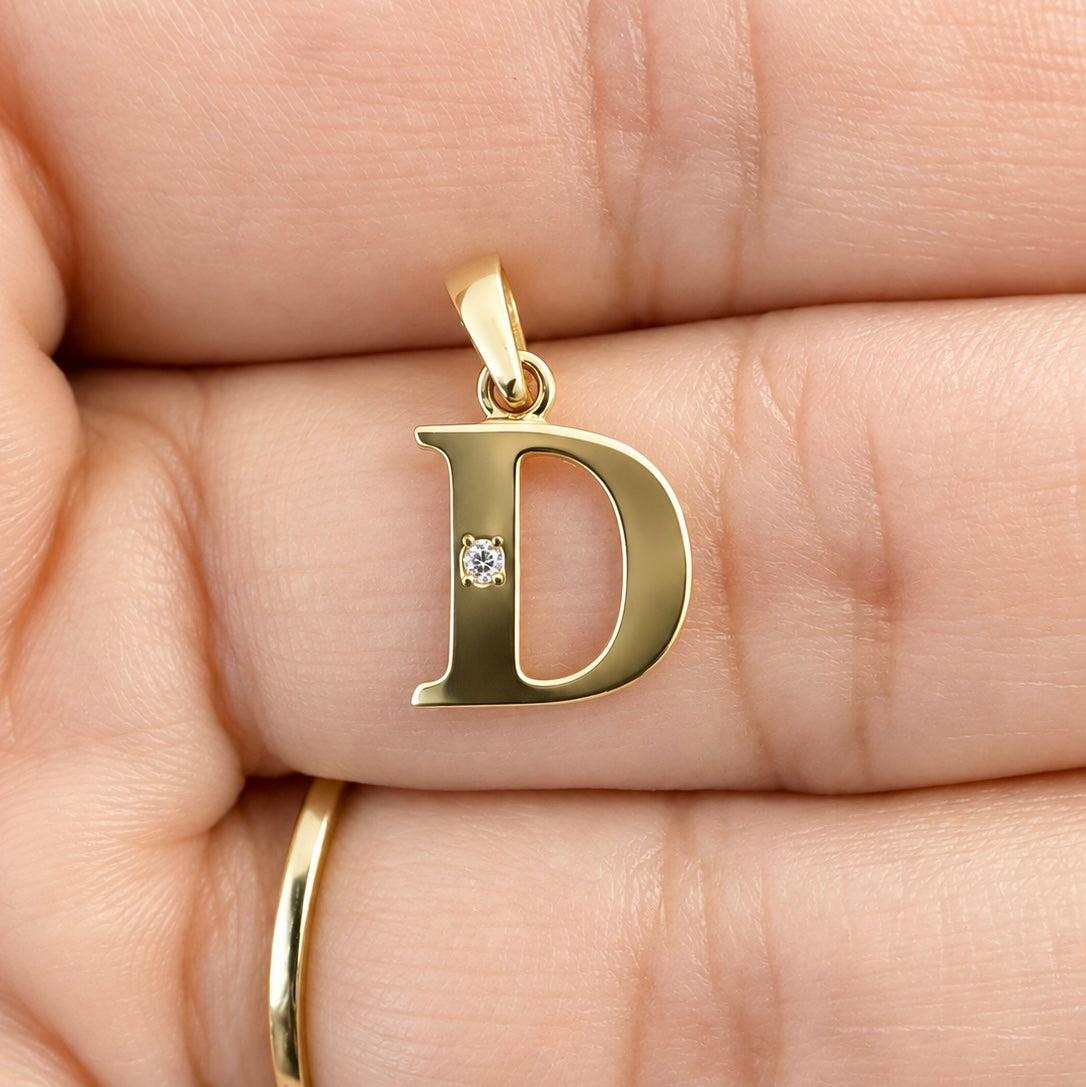 Letter D Pendant / 0.81 gr / 1.7 cm / 18K Italian Gold