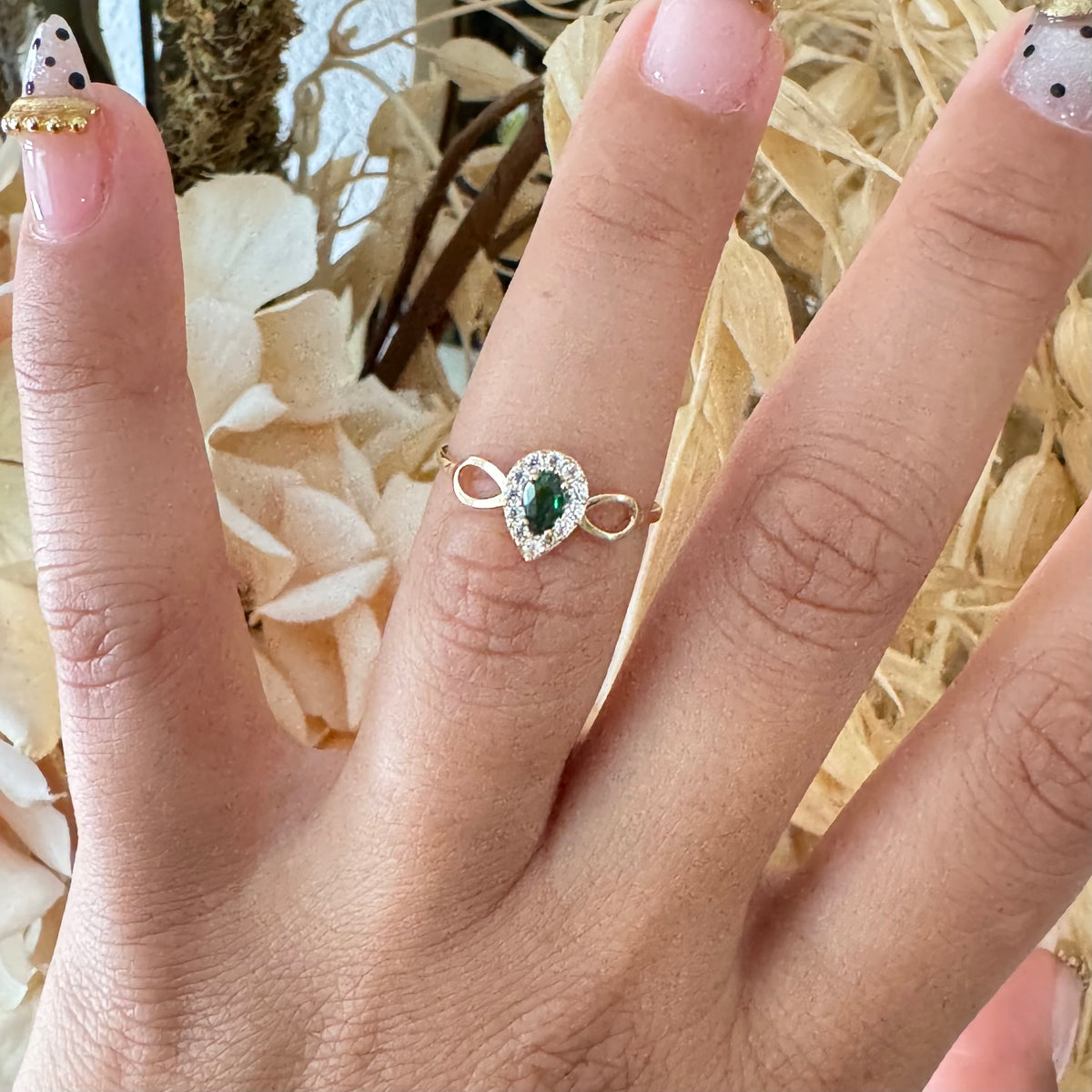 Teardrop Green Stone Solitaire Ring / 1.22g / Size 6 1/4  / 18K Italian Gold