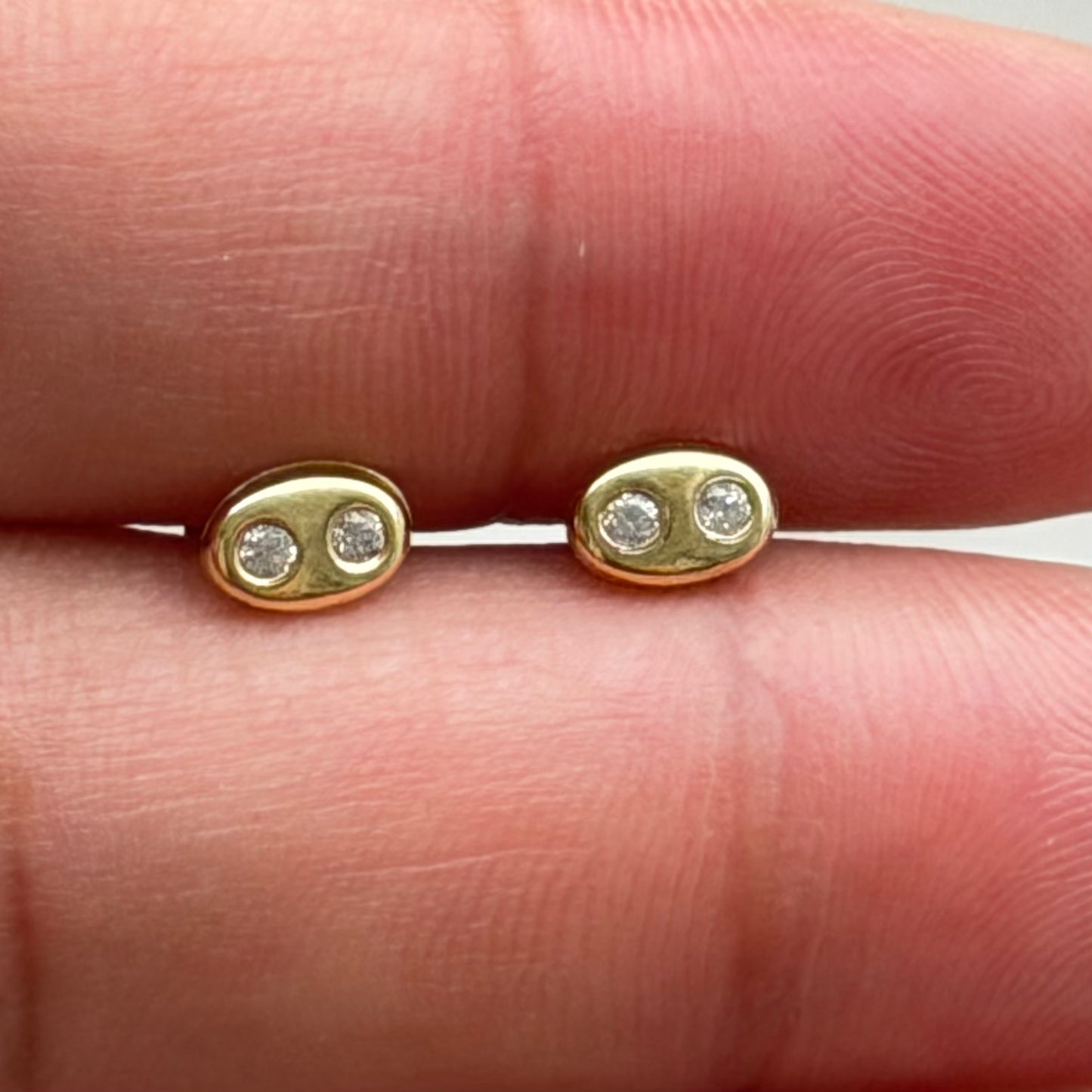 Gucci Stud Earrings with Stone
/ 5mm / 18K Italian Gold