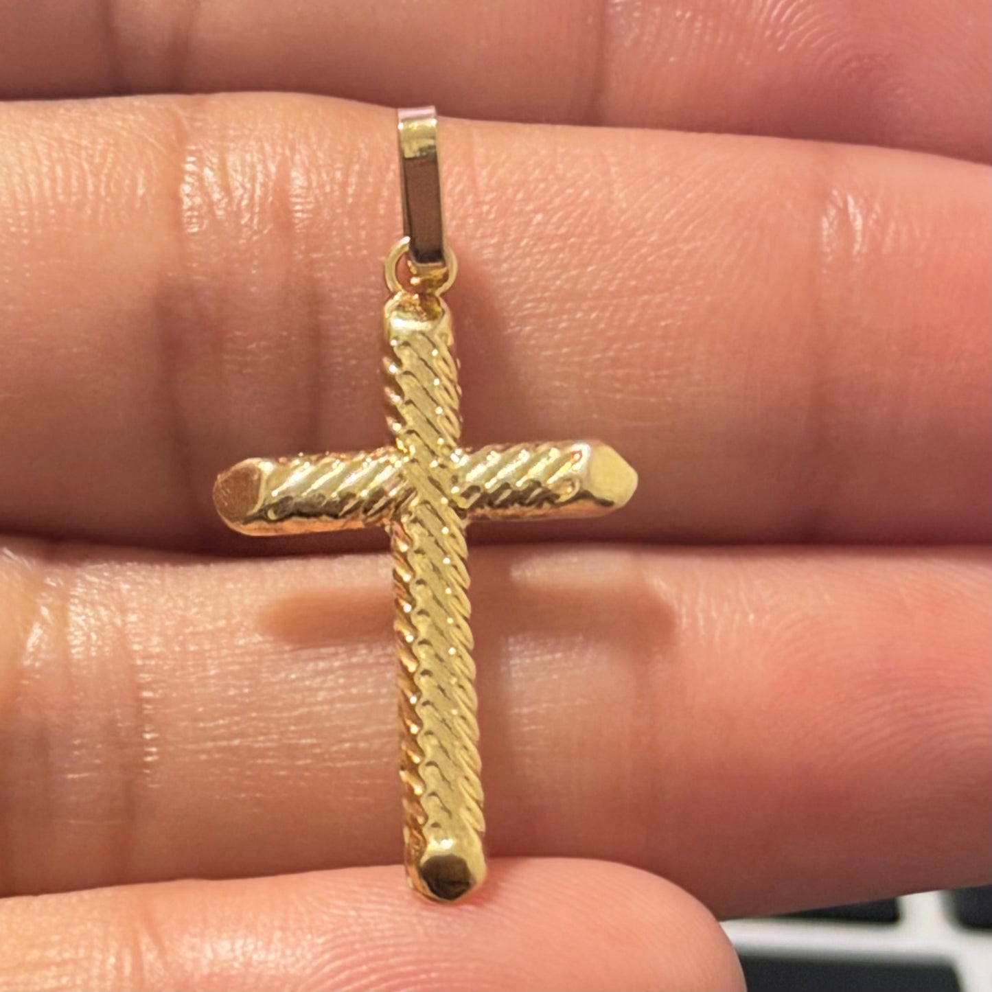 Crucifix Pendant / 0.75g / 3.2cm / 18K Gold