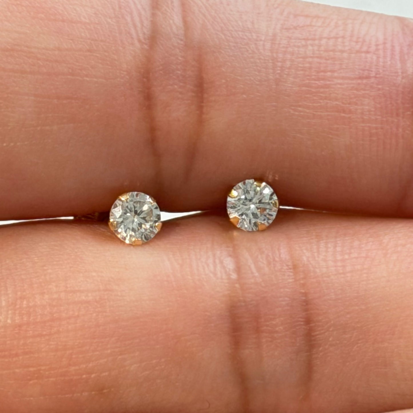 PENDIENTES PEQUEÑOS REDONDOS CON PIEDRA