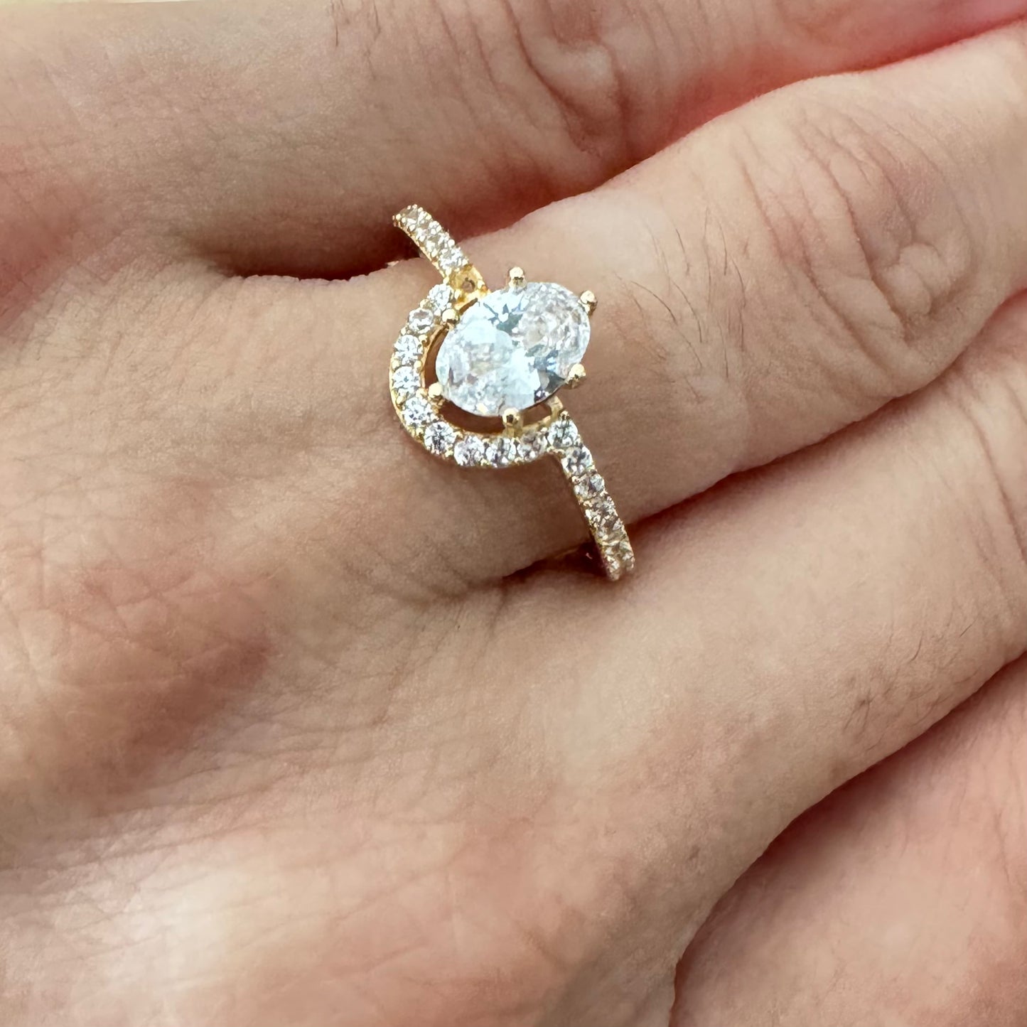 Stone Solitaire Ring / 1.98g / Size 7/ 18K Italian Gold