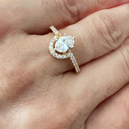 Stone Solitaire Ring / 1.98g / Size 7/ 18K Italian Gold