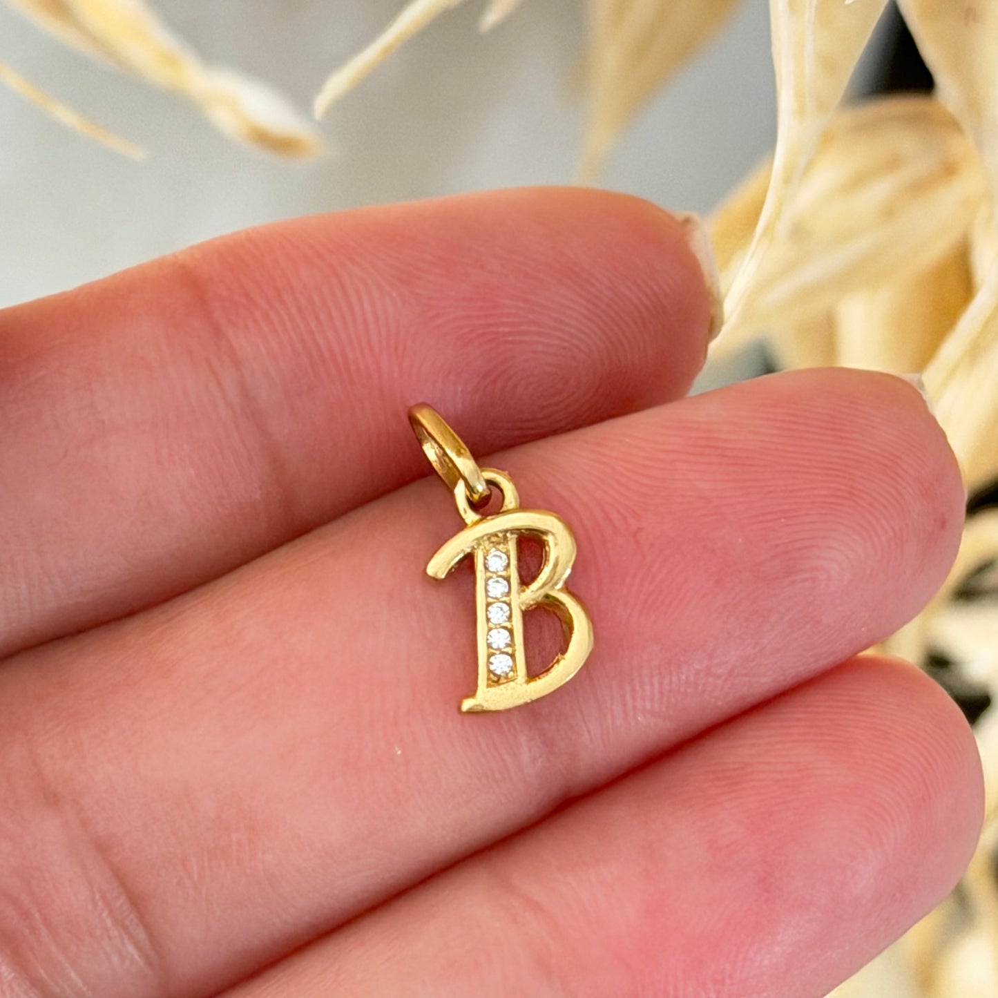 Colgante Letra B / 0.75 gr / 1.5 cm / Oro italiano de 18K