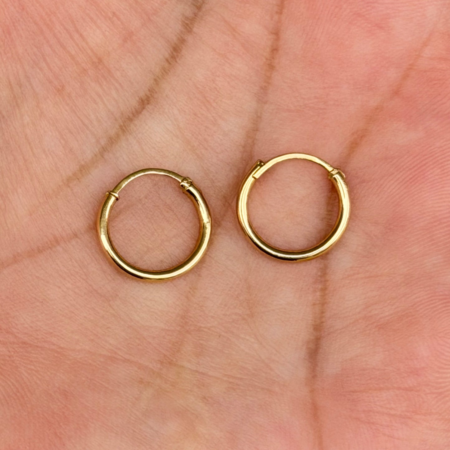 Thin Hoop Earrings / 0.70gr / 1.3cm / 18k Italian Gold