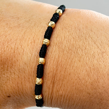 Black 7-Knot Bracelet with Gold Beads/4mm