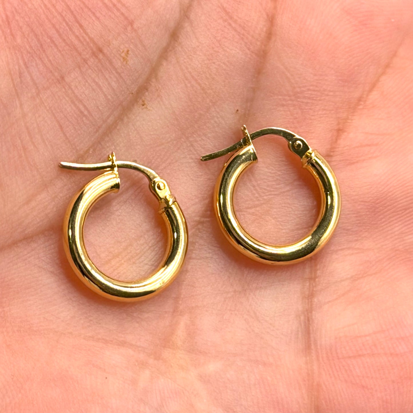 PENDIENTES CLÁSICOS DE ARO LISO