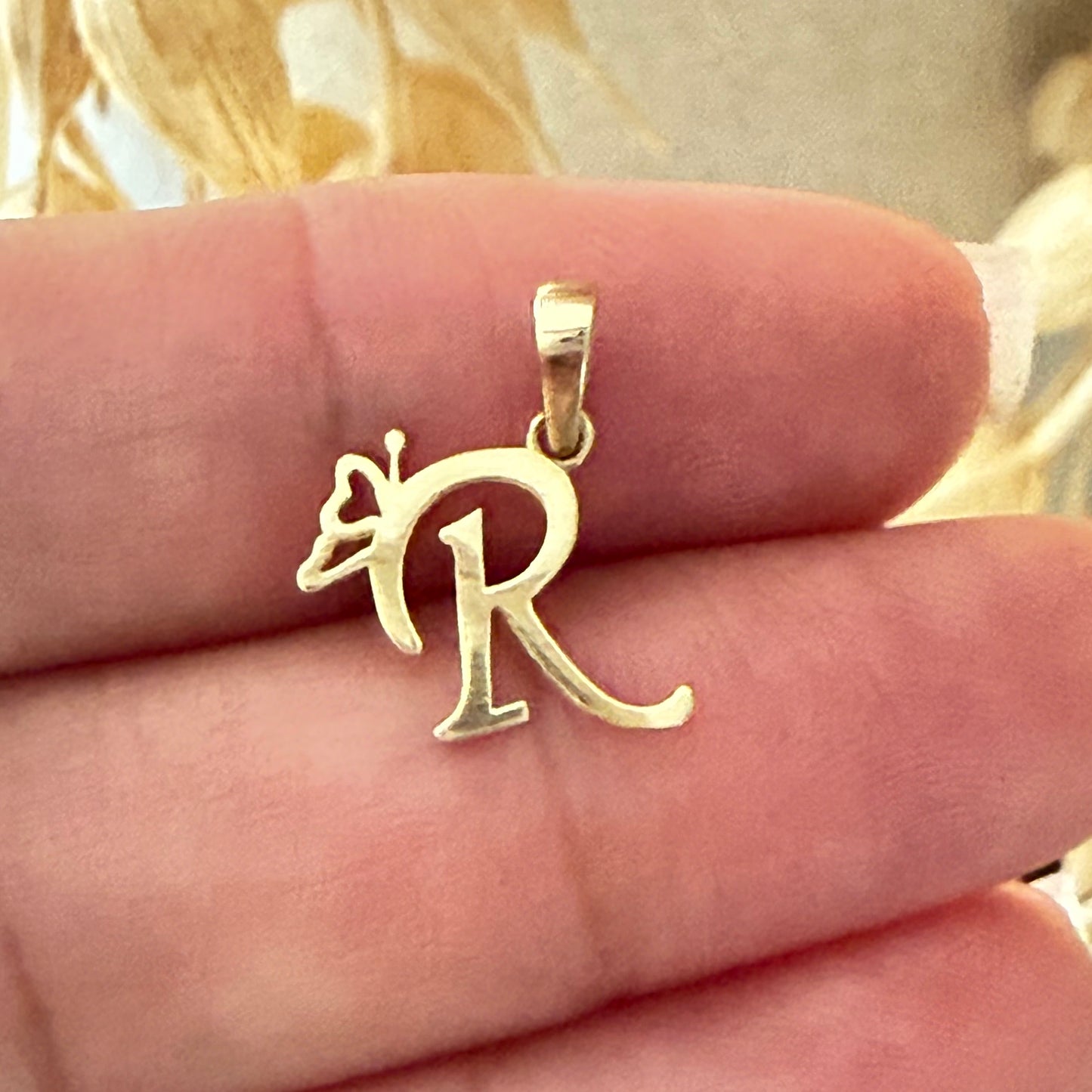 Initial R Butterfly Pendant/ 0.78gr / 1.5cm / 18K Italian Gold
