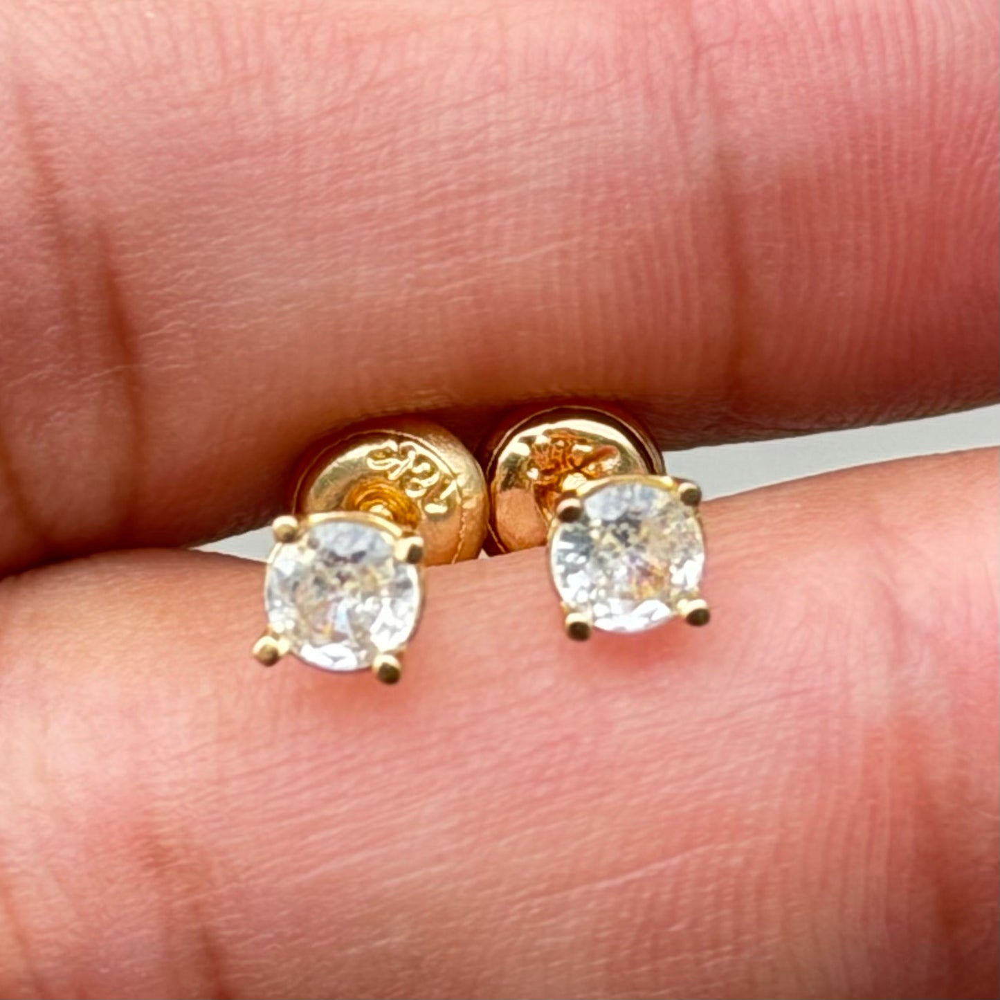 Square Stud Earrings With Stone Medium/ 0.9/ 4mm / Gold 18K