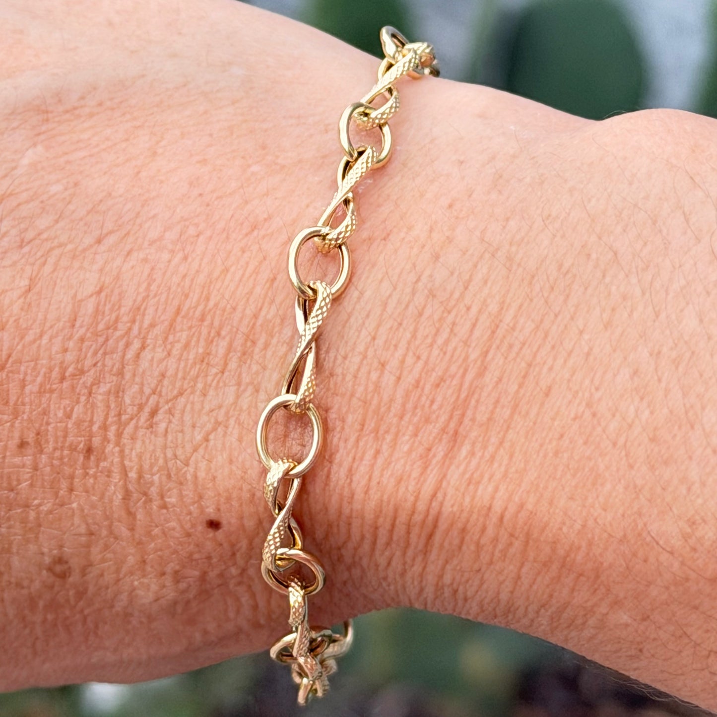Pulsera Infinito Twist Eslabón / 2.93 gr / 19.5 cm / 5 mm / Oro italiano de 18K