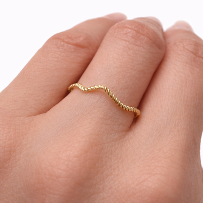 CURVED GOLD RING