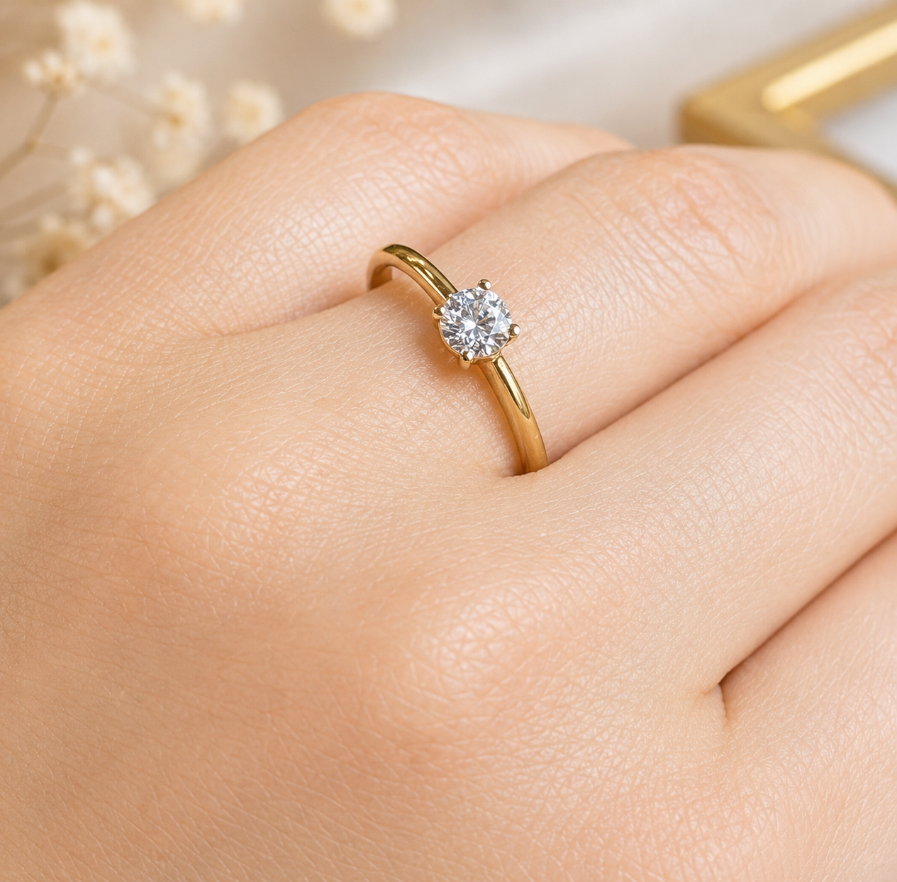 Solitaire Ring / 1.96 gr / Size 7 1/2 / 18K Italian Gold